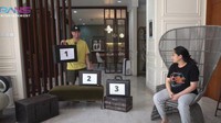 Raffi Ahmad memberikan pilihan untuk Nagita Slavina yang berkaitan dengan hadiah anniversary pernikahan mereka. Foto: YouTube Rans Entertainment