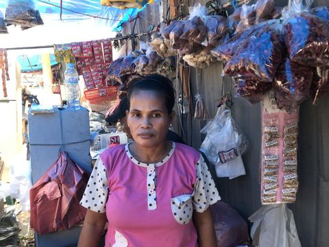 Sariti, Pedagang di Pasar Lontar atau Pasar Kambing, Tanah Abang, Jakarta Pusat..