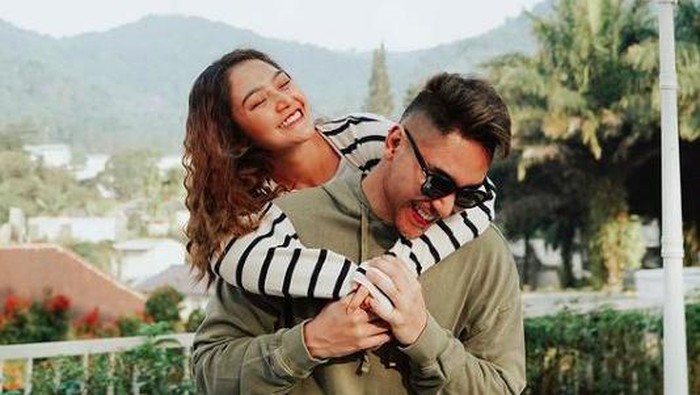 Siti Badriah dan Krisjiana Siti Badriah dan Krisjiana