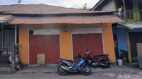 Secara materi, tak sedikit mereka yang menjadi jutawan. Memiliki mobil, motor, maupun benda berharga lainnya. Sebab dengan jadi YouTuber, mereka berpenghasilan puluhan hingga ratusan juta rupiah per bulan.  