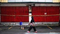 Kantor pinjol ilegal itu juga tutup setelah digerebek polisi, Senin (19/10) malam.
