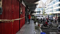 Kantor pinjaman online (pinjol) ilegal yang digerebek polisi itu berada di kawasan Ruko Perkantoran Gading Bukit Indah, Kelapa Gading.