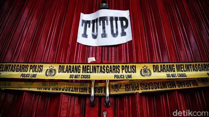 Suasana kantor pinjaman online (pinjol) ilegal, PT ANT Information Consulting, di Kelapa Gading, Jakarta Utara. Saat ini kantor pinjol itu telah dipasangi garis polisi.
