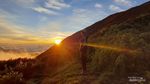 Terpesona Sunset Terindah di Atap Sumatera