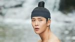 Park Eun Bin Bengong Lihat Rowoon SF9 Mandi di Sungai