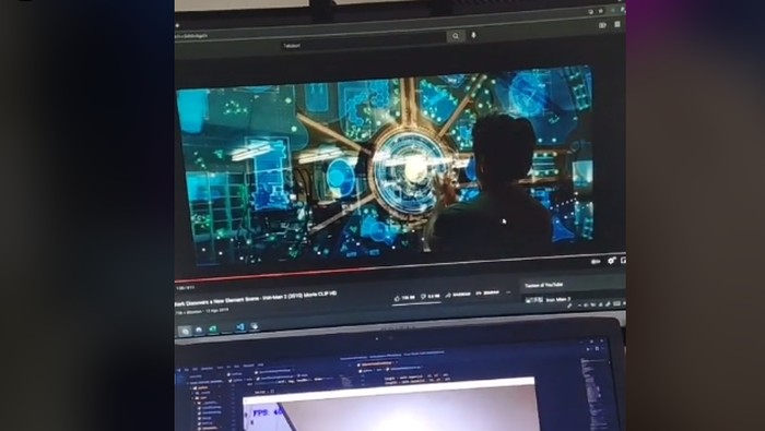 Seorang remaja asal Indonesia mengembangkan alat mirip di film Iron Man. Banyak netizen meminta pemerintah untuk tidak menyia-nyiakan bakat yang dimiliknya.

Dari profile TikToknya @ghanyr, diketahui ia adalah remaja berusia 16 tahun yang memang menyukai teknologi. Ia pun sudah mendapatkan 25 ribu followers.

