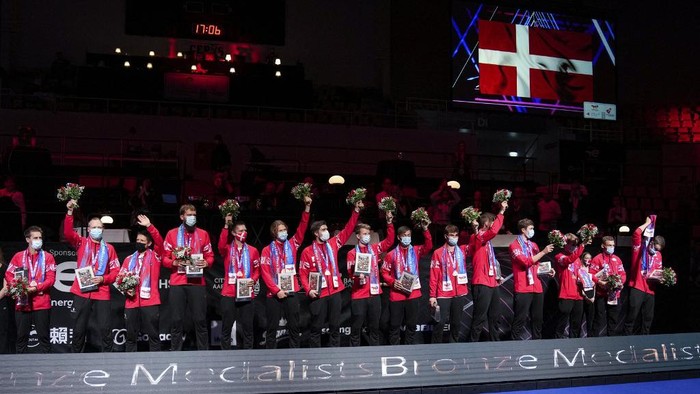 Players from Denmark reacts after placing third at the Thomas Cup mens team tournament in Aarhus , Denmark, on October 17, 2021. (Photo by Claus Fisker / Ritzau Scanpix / AFP) / Denmark OUT