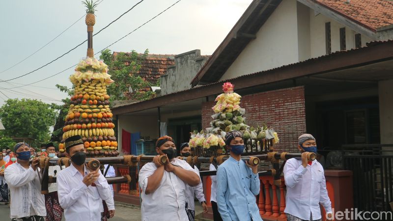 Tradisi Ampyang Maulid digelar di Desa Loram Kulon, Kecamatan Jati, Kudus, Selasa (19/10/2021).