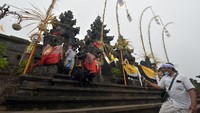 Upacara persembahyangan di pura tersebut digelar pada 20-31 Oktober 2021 dan dibuka untuk masyarakat umum.