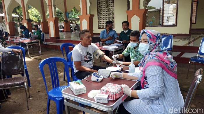 Vaksinasi di Lombok Barat