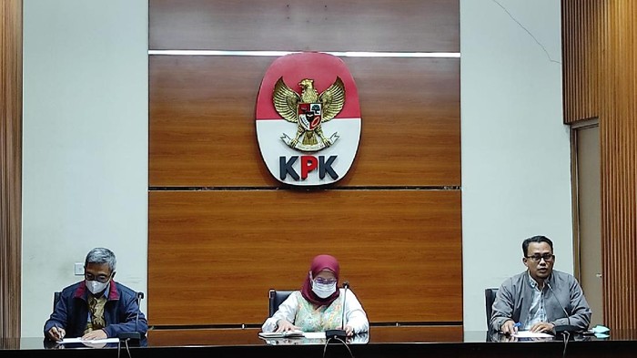 Wakil Ketua KPK Lili Pintauli Siregar pimpin konferensi pers kasus OTT Bupati Kuansing Riau terkait suap izin lahan kebun