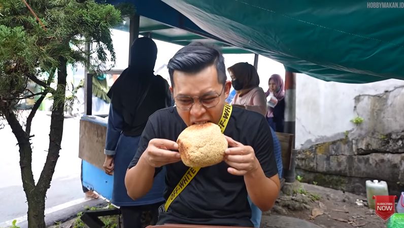 YouTuber Hobby Makan Sering Beli Makanan Porsi Besar Dimasak Sekaligus