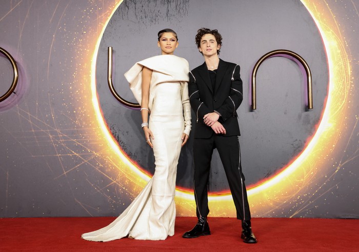 Zendaya Zendaya dan Timothée Chalamet saat menghadiri Special Screening Dune di Odeon Luxe Leicester Square, London, Inggris, 18 Oktober 2021.