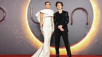 Dalam film Dune dikisahkan karakter Paul yang diperankan Timothée Chalamet kerap mendapat mimpi. Sosok Chani yang diperankan Zendaya selalu datang dalam mimpinya itu. (Foto: Tim P. Whitby/Getty Images)