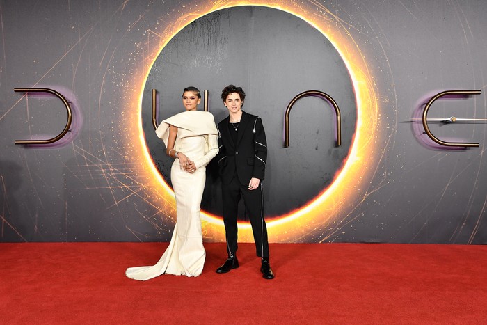 Zendaya Zendaya dan Timothée Chalamet saat menghadiri Special Screening Dune di Odeon Luxe Leicester Square, London, Inggris, 18 Oktober 2021.