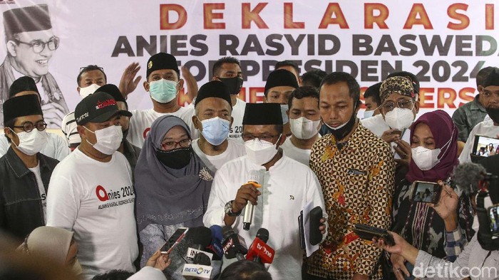 Relawan Aliansi Nasional Indonesia Sejahtera menyatakan dukungan untuk Anies Baswedan. Mereka mendeklarasikan Anies Baswedan for Presiden 2024.