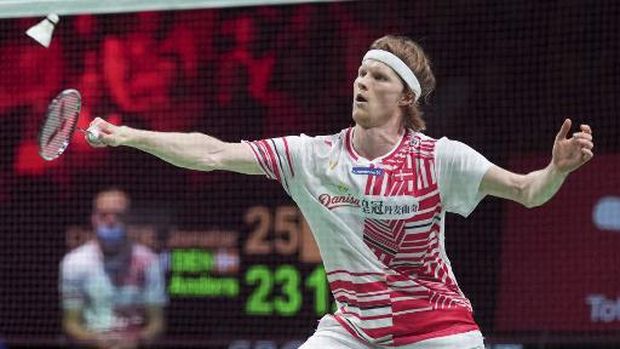 Denmark's Anders Antonsen plays against Jonatan Christie of Indonesia (not seen) during the Thomas Cup mens team semifinal match in Aarhus, Denmark October 16, 2021. (Photo by Claus Fisker / Ritzau Scanpix / AFP) / Denmark OUT