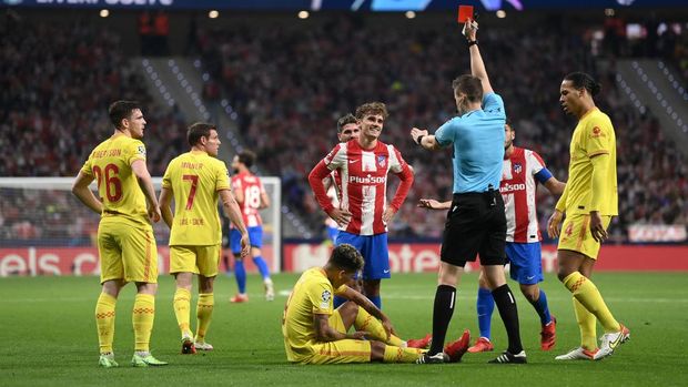 MADRID, SPAIN - OCTOBER 19: Mohamed Salah of Liverpool scores their side's third goal from the penalty spot during the UEFA Champions League group B match between Atletico Madrid and Liverpool FC at Wanda Metropolitano on October 19, 2021 in Madrid, Spain. (Photo by David Ramos/Getty Images)