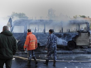 Ngeri! Penampakan Bus Militer Suriah Diserang Bom, 14 Orang Tewas