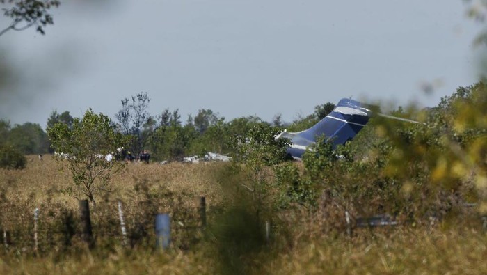 Remnants of an aircraft can be seen at the site of airplane crash near the intersection of Morton Road and FM 2855, on Tuesday, Oct. 19, 2021, in Brookshire, Texas. No one was seriously hurt when the airplane bound for Boston ran off a runway and burned Tuesday morning near Houston, authorities said. (odofredo A. Vásquez/Houston Chronicle via AP)