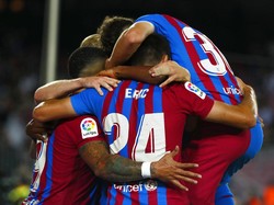Barcelona dinilai sulit untuk mengejar titel juara Laliga. Masih ada dua kompetisi tersisa yakni Copa Del Rey dan Liga Europa, mampukah Blaugrana meraihnya? (AP)