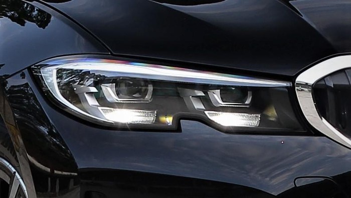 BMW Indonesia BMW 320i Dynamic