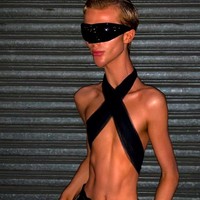 “Masalahnya adalah aku selalu punya figur yang kurus dan tinggi, tinggiku 180 cm jadi saya memiliki tubuh yang tinggi. Mungkin aku kehilangan berat badan, tetap bukan karena aku kelaparan,” ucap Joey, seperti dikutip The Sun. Foto: dok. Instagram