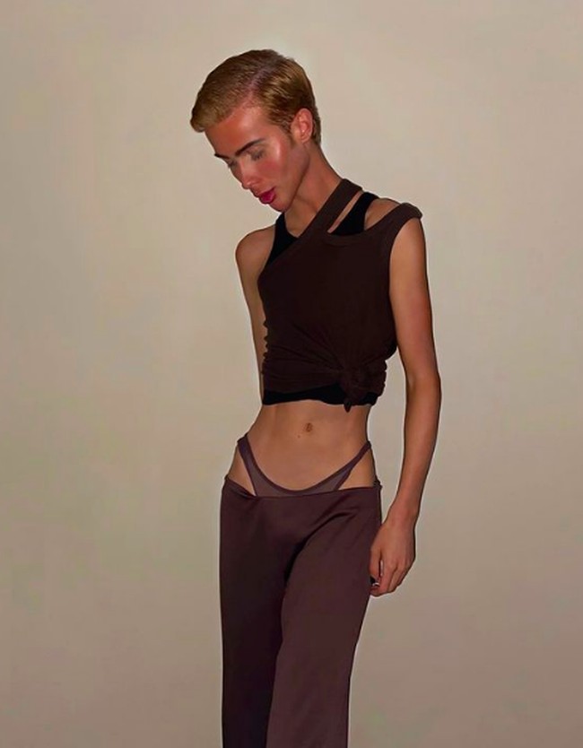 Bintang reality show The Only Way is Essex itu mengklaim bahwa dia seat dan bahagia dengan hidupnya. Joey pun membantah bahwa dia menderita kelainan makan. Foto: dok. Instagram