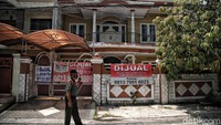 Menurut keterangan RW setempat sejak memasuki pandemi COVID-19 banyak rumah dijual.