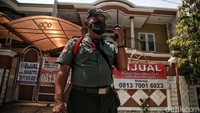 Dia juga mengatakan bahwa pemulihan ekonomi bisa memunculkan persoalan tersendiri bagi pasar rumah secondary, karena harganya sulit untuk pulih setelah turun cukup dalam. Menurut Aleviery Akbar, pengamat properti mengatakan faktor lainnya adalah penjualan rumah di kawasan elite di ibu kota terjadi karena adanya kenaikan pajak bumi dan bangunan (PBB). Hal tersebut membuat para pensiunan konglomerat mulai menjual rumahnya.