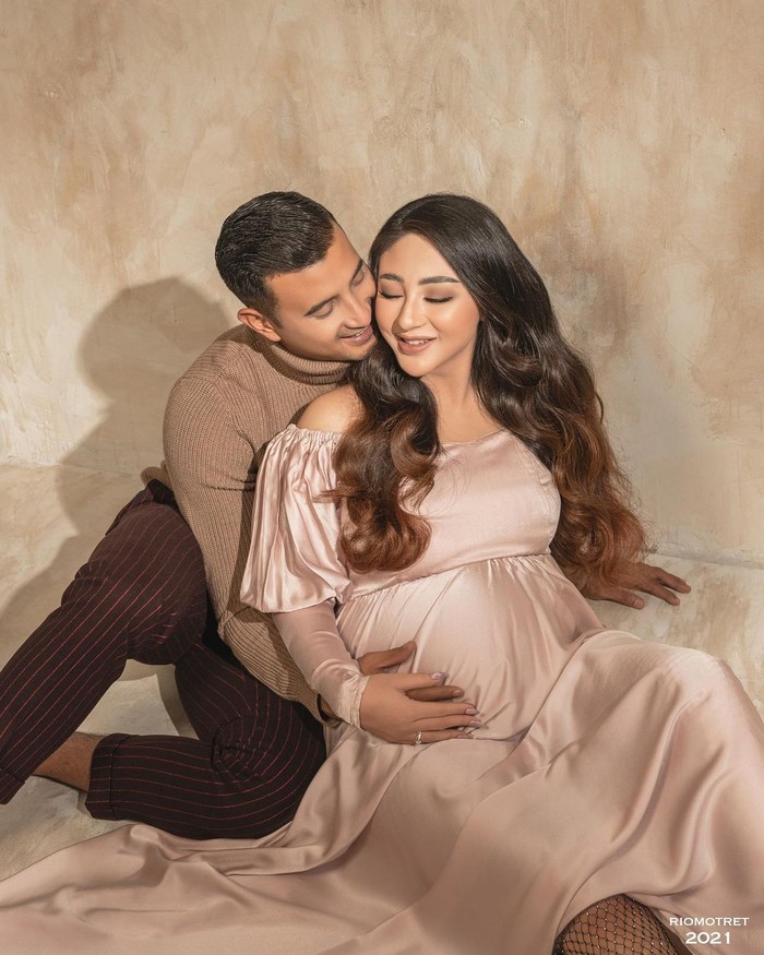 Foto kehamilan istri Ali Syakieb Margin Wierheem