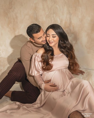 Foto kehamilan istri Ali Syakieb Margin Wierheem Foto kehamilan istri Ali Syakieb Margin Wierheem