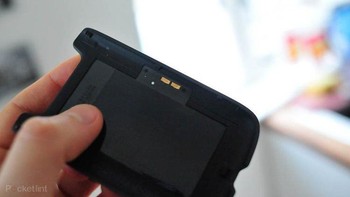 BlackBerry Bold 9790 dijual di Indonesia pagi ini, dengan ribuan pengemar fanatik mengantre di luar mall Pacific Place di Jakarta. Beberapa orang pingsan, beruntung ratusan polisi sudah berada di tempat untuk mencegah kerusuhan, tulis Toronto Life. Foto: Pocket Lint