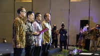 Dalam daftar susunan pengurus baru itu ada nama Wakil Menteri BUMN Kartika Wirjoatmodjo sebagai Wakil Ketua Umum Bidang Badan Usaha Milik Negara. Ada pula nama mantan Menteri PPN/Kepala Bappenas Bambang Brodjonegoro, sebagai  Kepala Badan Pemberdayaan Ekonomi Kerakyatan.
