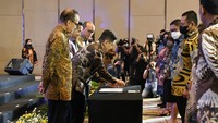 Ketua Umum Kadin Indonesia, Arsjad Rasjid yang terpilih dalam Musyawarah Nasional Kadin di Kendari, 30 Juni - 2 Juli 2021, hari ini Rabu (20/10/2021) melantik Ketua Komite Tetap dan Wakil Ketua Komite Tetap beserta Wakil Kepala Badan dan anggota untuk bersama-sama menjalankan program Kadin dalam menggerakan roda perekonomian sebagaimana diamanatkan UU No.1 Tahun 1987 Tentang Kamar Dagang dan Industri Indonesia.