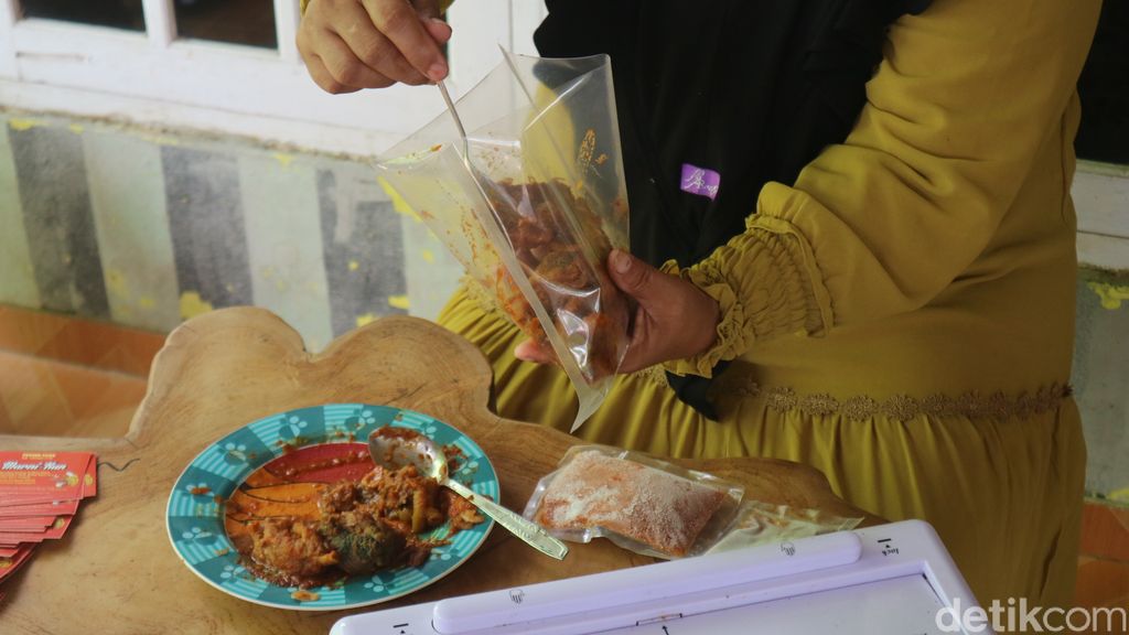 Inovatif! Warga Kudus Jual Daging Kalkun Beku Bumbu Rica hingga Tongseng