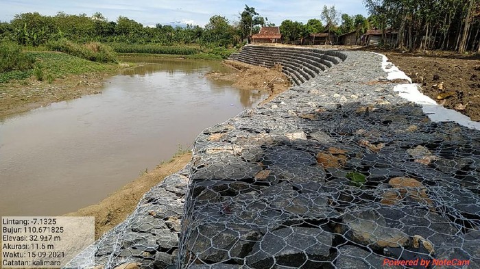Kementerian PUPR melalui Balai Besar Wilayah Sungai Pemali Juana tengah membangun prasarana pengendali banjir di sejumlah Daerah Aliran Sungai di Jawa Tengah.