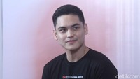 Irzan sendiri kini menjadi salah satu lawan main di serial terbaru yang dibintangi Prilly Latuconsina. Pool/Noel/detikFoto