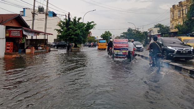 Jalan Letda Sujono Medan yang jadi langganan banjir
