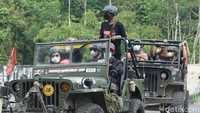 Sebelum naik jip, wisatawan wajib scan barcode PeduliLindungi. (Jauh Hari Wawan S/detikcom)