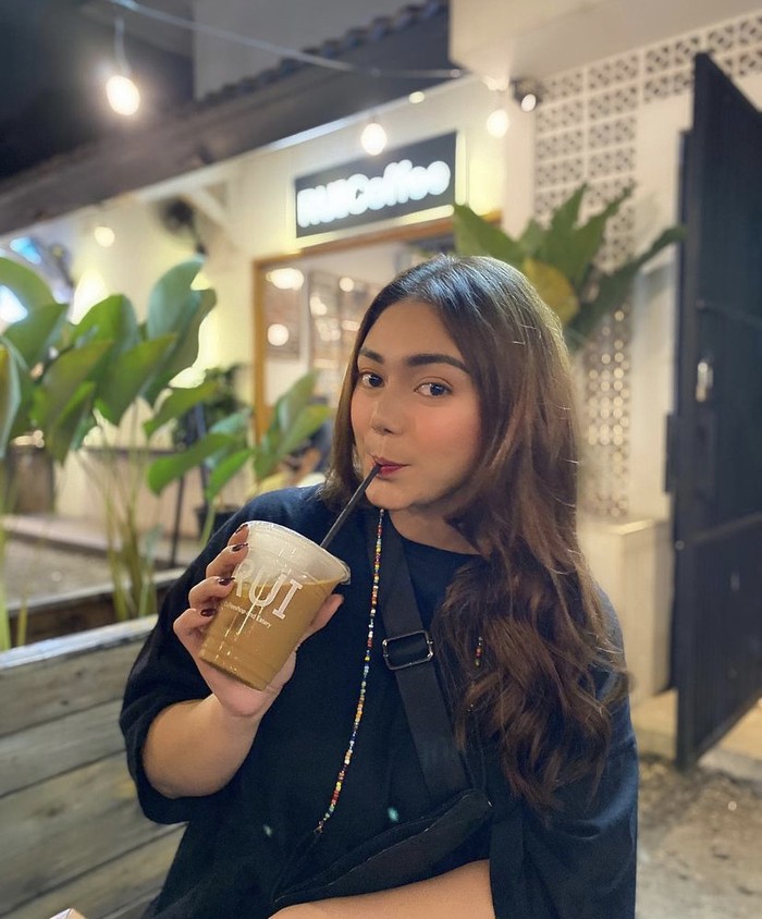 Kecenya Pose Thalita Latief saat Ngopi di Italia dan Prancis Kecenya Pose Thalita Latief saat Ngopi di Italia dan Prancis