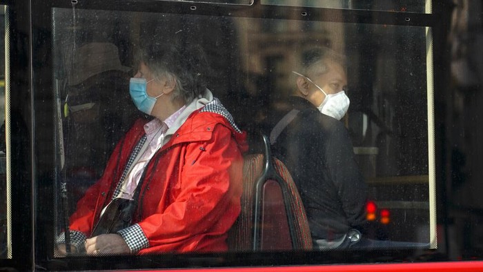 Inggris kembali jadi sorotan usai kembali diamuk COVID-19. Negara itu kini terus memantau mutasi baru varian 'Delta Plus' COVID-19 yang diberi nama AY.4.2.