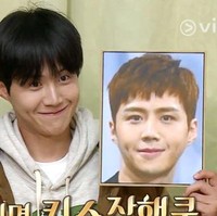 Karier Kim Seon Ho pada 2019 semakin meroket dengan bergabungnya dia dalam variety show 2 Days 1 Night. Namun pada 2021 ini, Seon Ho didepak dari acara tersebut akibat kasus gaslighting mantan pacarnya dengan menyuruh aborsi dan menjanjikan pernikahan. Foto: Dok. Instagram