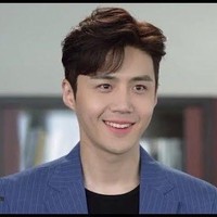 Kim Seon Ho muncul pertama kali di televisi pada 2017 melalui peran drama komedi romansa KBS berjudul Strongest Deliveryman. Dia berperan sebagai Oh Jin-kyu. Foto: Dok. Instagram