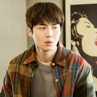 Pada 2019, Kim Seon Ho juga menjadi salah satu dari enam pemain utama drama Korea Welcome To Waikiki 2. Foto: Dok. Instagram