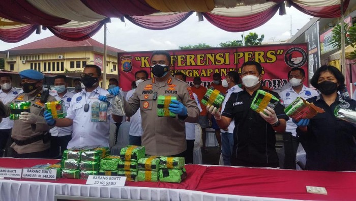 Konferensi pers kasus narkoba di Polrestabes Medan (Datuk-detikcom)