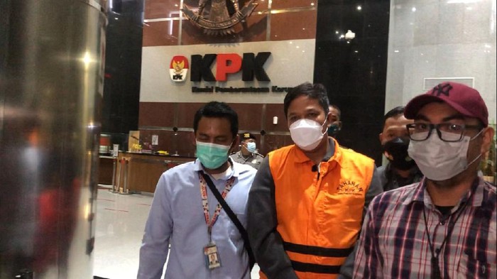 KPK resmi tahan Bupati Kuansing Andi Putra (Azhar-detikcom)