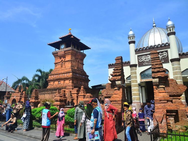 Libur Maulid Nabi, Masjid Menara Kudus Ramai Wisatawan