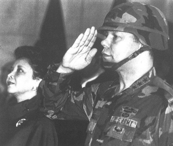 Mengenang Colin Powell, Eks Menlu AS yang Meninggal Karena COVID-19 Menlu AS 2001-2005, Colin Powell menghembuskan nafas terakhir, Senin (18/10) pada usia 84. Amerika pun mengibarkan bendera setangah tiang. Bagaimana sosoknya?
