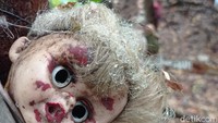 Ratusan boneka itu merupakan simbol-simbol kekuatan hitam. Boneka kerap dijadikan media untuk menyantet orang. (Sudirman Wamad/detikcom)